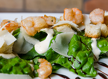Ensalada de camarones y rúcula